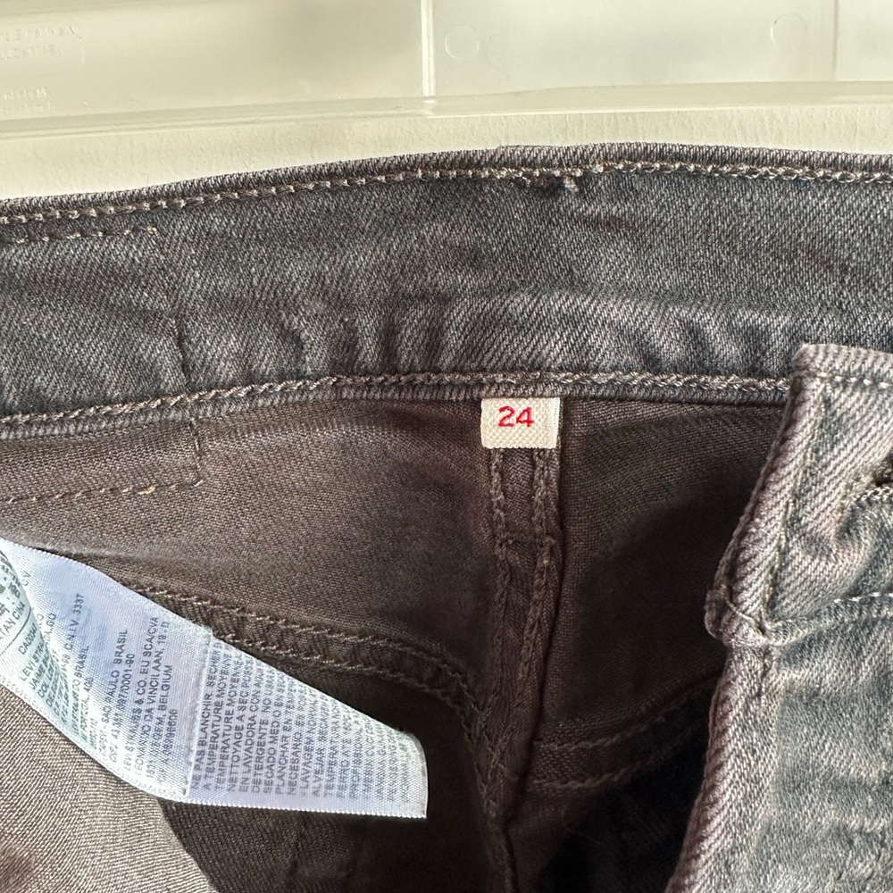 Levi's wedgie Jeans in Washed Black - Picture 5 of 7